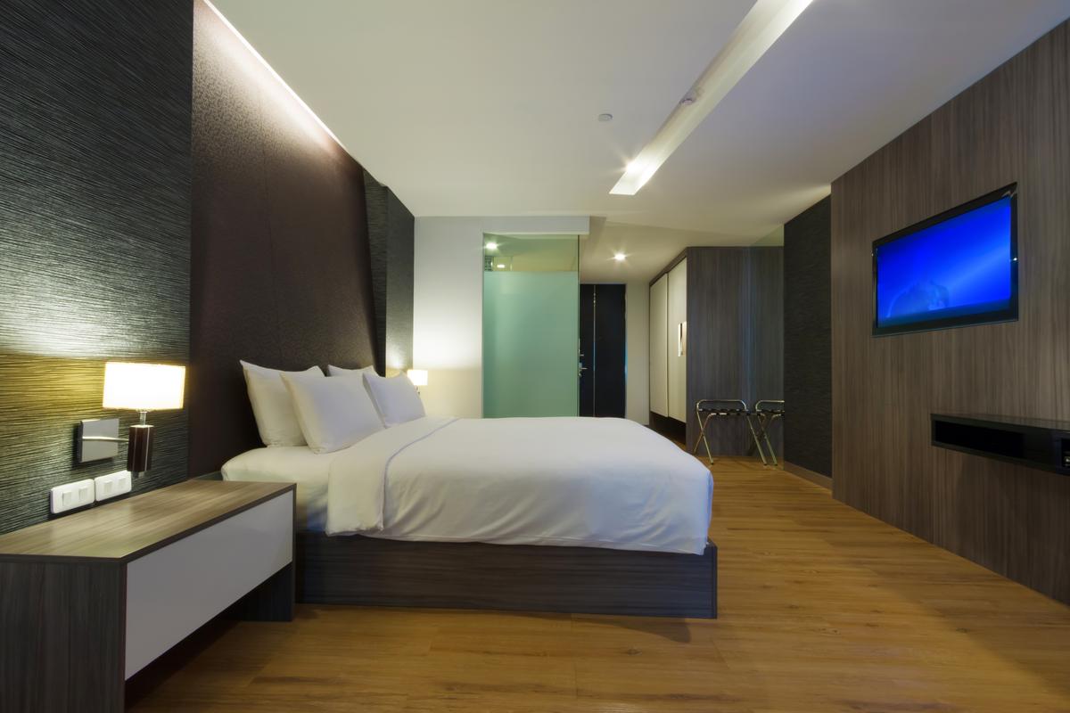 LED Lighting: Transforming the Future of the Hospitality Industry 1 LED Lighting: Transforming the Future of the Hospitality Industry National LED