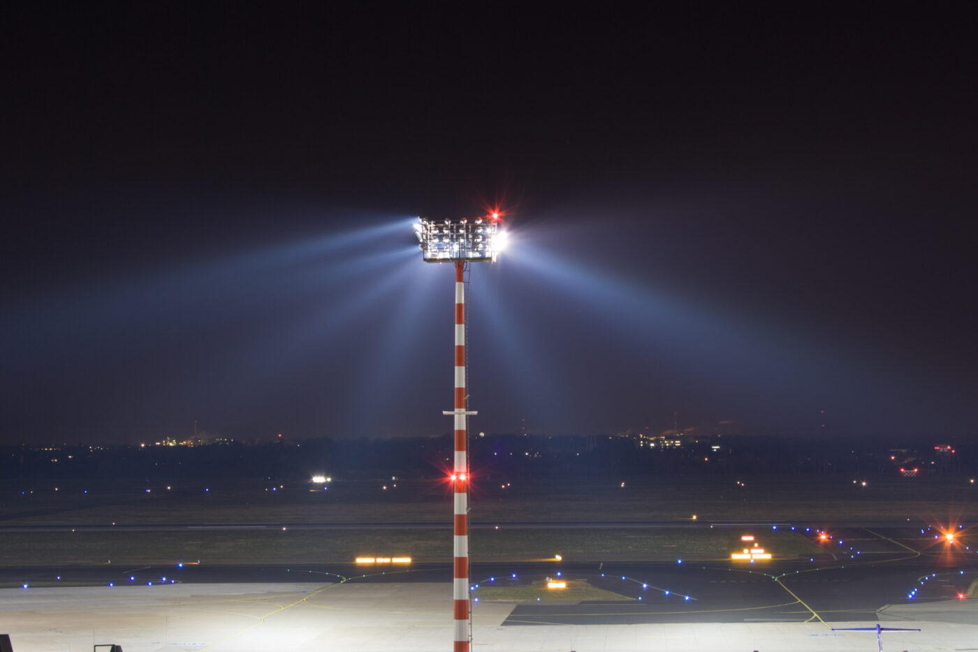 led airport lighting